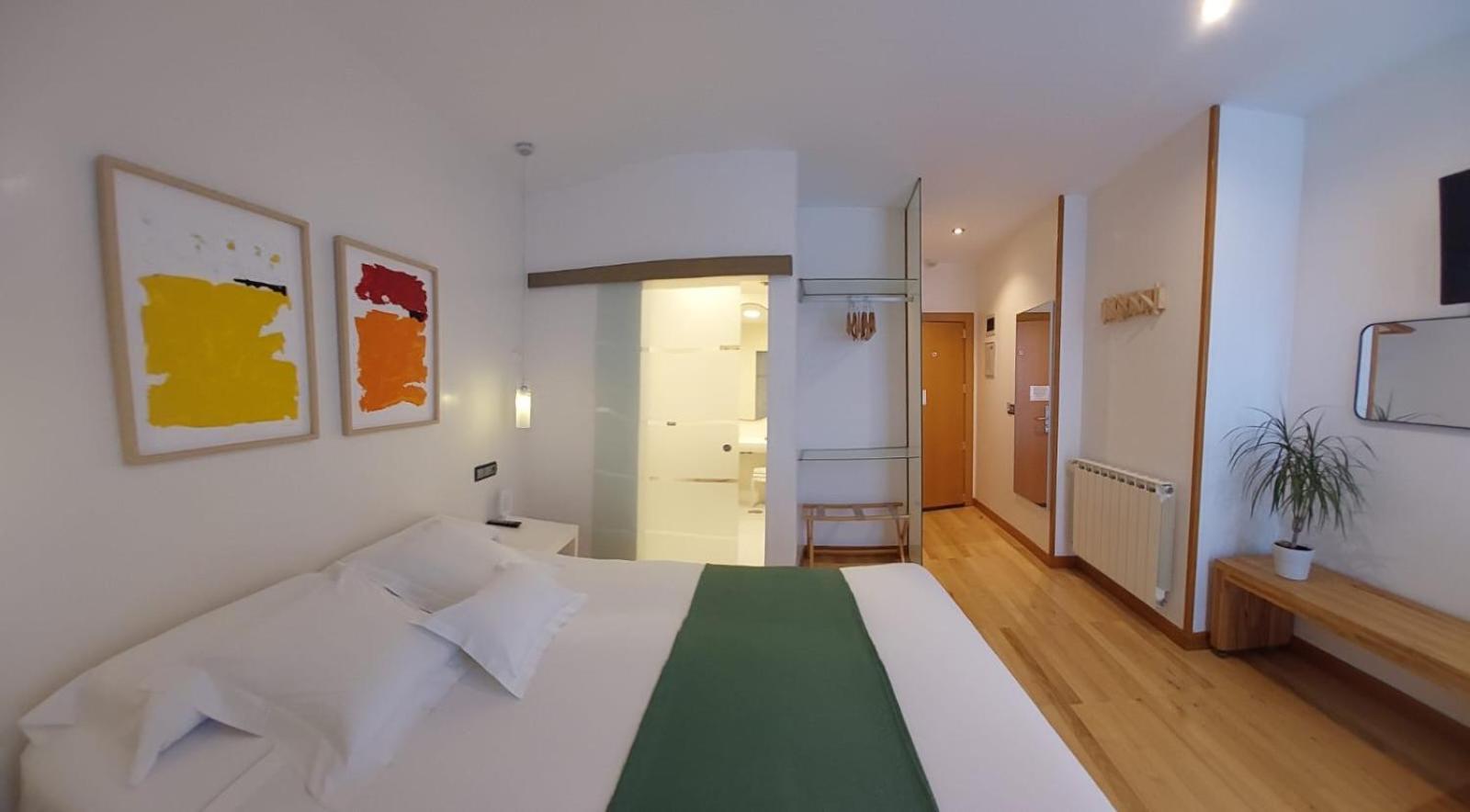 Hotel Nochendi Onís Exteriör bild
